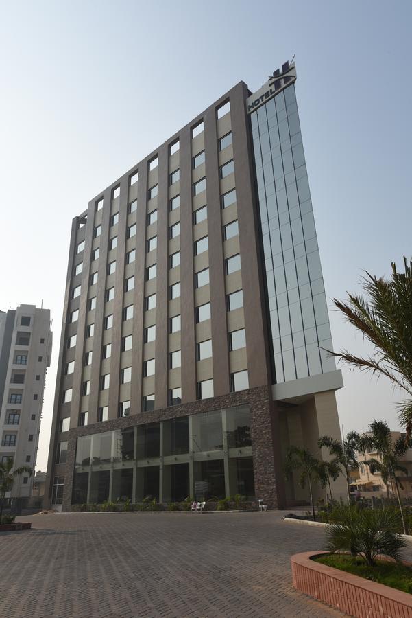 Hotel H - Sandhill Hotels Private Limited Ānand Exteriér fotografie