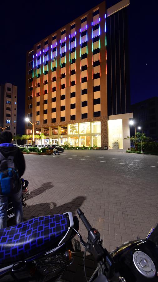 Hotel H - Sandhill Hotels Private Limited Ānand Exteriér fotografie